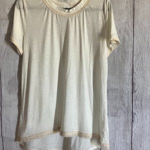 226 scoop neck tee with lace accents and lower back